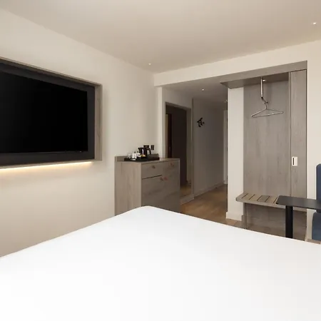 Hampton By Hilton London City-3
