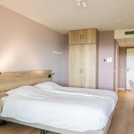 Strandhotel Buren aan Zee-3