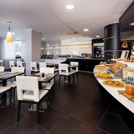 Holiday Inn Genoa City By Ihg-3