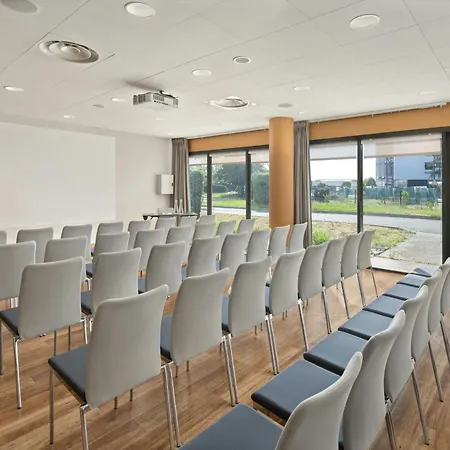 Courtyard By Marriott Toulouse Airport-3