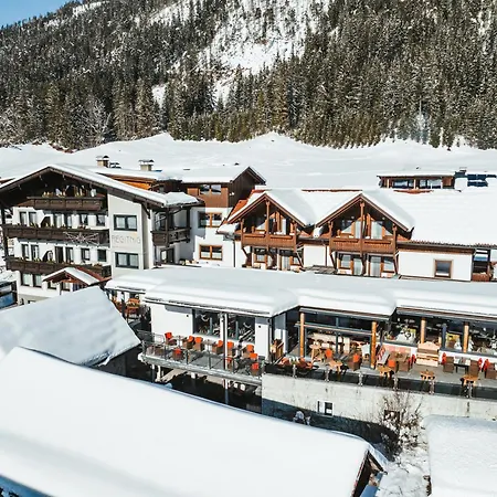 Regitnig GmbH - 4 Sterne Hotel und Chalets-3