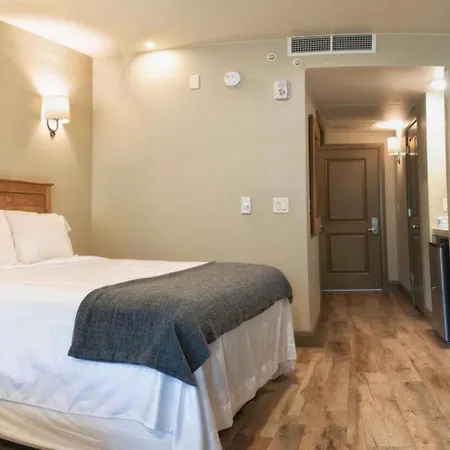 Driftwood Lodge-2