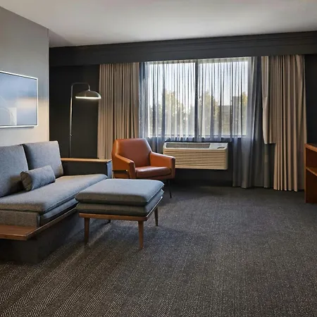 Courtyard By Marriott Sacramento Midtown-3