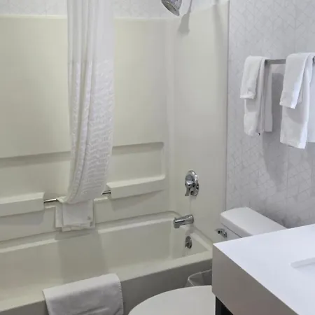 Microtel Inn & Suites By Wyndham Charleston-2