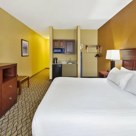 Holiday Inn Express Hotel & Suites - Belleville Area By Ihg-2
