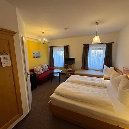 Hotel Pension Lindenhof-3
