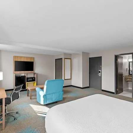 Days Inn & Suites By Wyndham Des Moines Airport-2