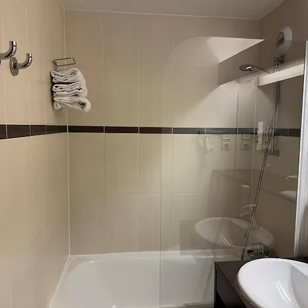Comfort Hotel Orleans Saran-2