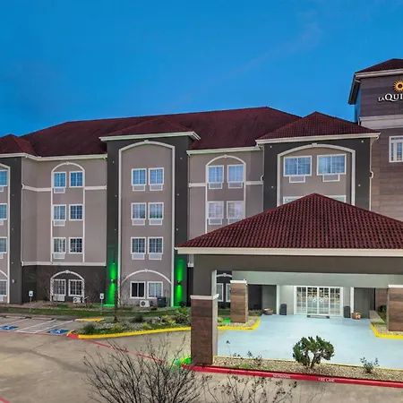 La Quinta Inn And Suites By Wyndham Paris-3