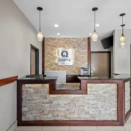 Quality Inn & Suites Des Moines Airport-2