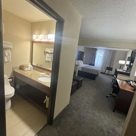 Quality Inn & Suites Green Bay - Ashwaubenon-3