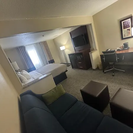 Quality Inn & Suites Green Bay - Ashwaubenon-2