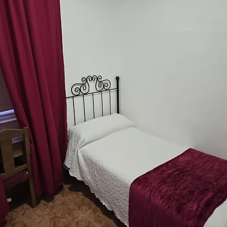 Rooms Los Montes-3