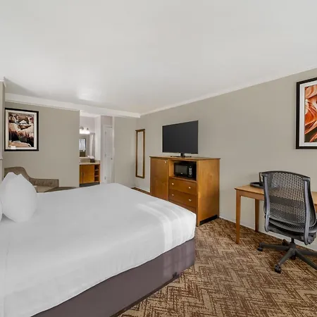 Best Western Plus Northwoods Inn-2