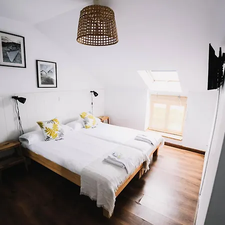 Latas Surf Lodge-2