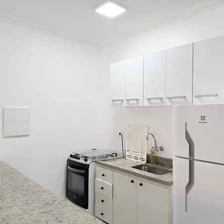 Flat estudio 110 Amarilis Riviera de São Lourenço, 03 piscina climatizada, serviço de hotelaria, limpesa e troca de toalhas diária, carregador veiculo elétrico e servico de praia finais de semana WiFi 500-2