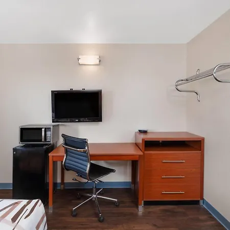 Travelodge By Wyndham Albuquerque West-2