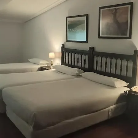 Hotel Conde Rodrigo 2-3