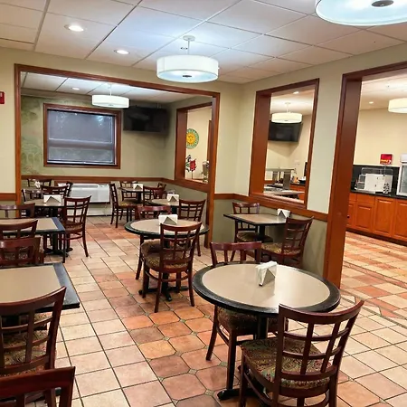 Best Western Plus Sandusky Hotel & Suites-3