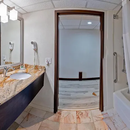 Quality Inn Milan-Sandusky-2