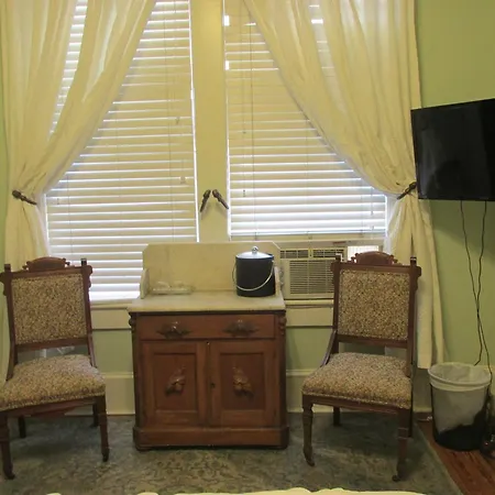 The Charleston Inn Hendersonville Nc-2