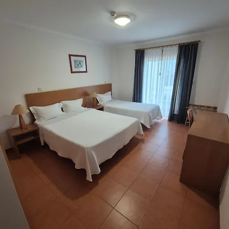 Apartamentos Turísticos Vila Praia-2