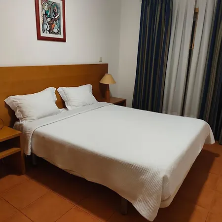 Apartamentos Turísticos Vila Praia-3