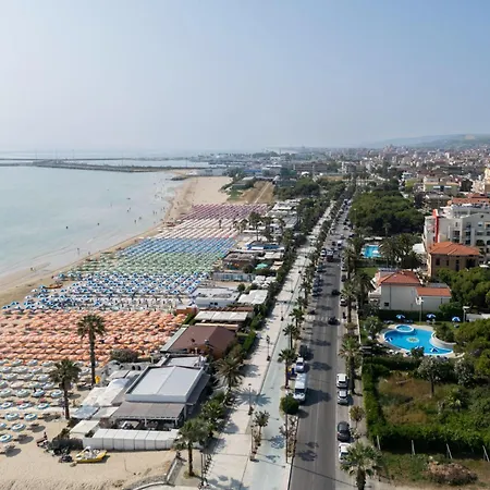 Hotel Jerry - Beachfront & Private Pool-3