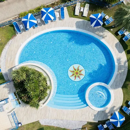 Hotel Jerry - Beachfront & Private Pool-2