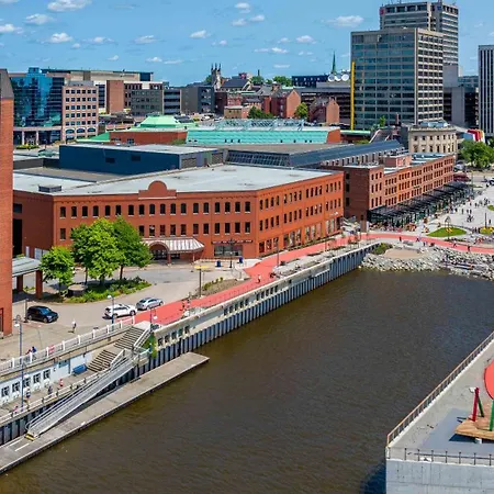 Saint John Harbourfront Hotel-2