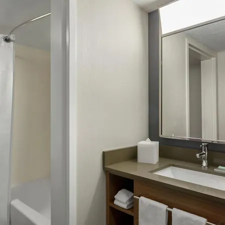 Courtyard By Marriott Kokomo-3
