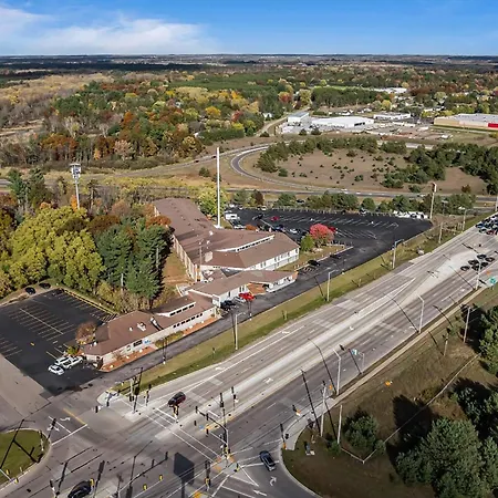 Ramada By Wyndham Stevens Point-3