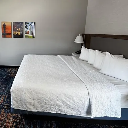 Hampton Inn & Suites Erie Bayfront-2