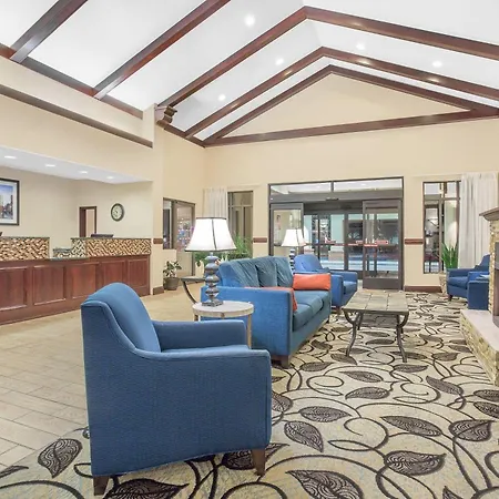 Ramada By Wyndham Denver International Airport-2