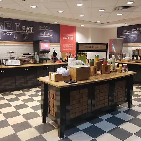Hampton Inn & Suites Palestine-2
