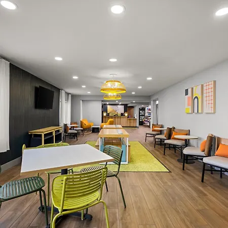 Spark By Hilton Fort Wayne-3