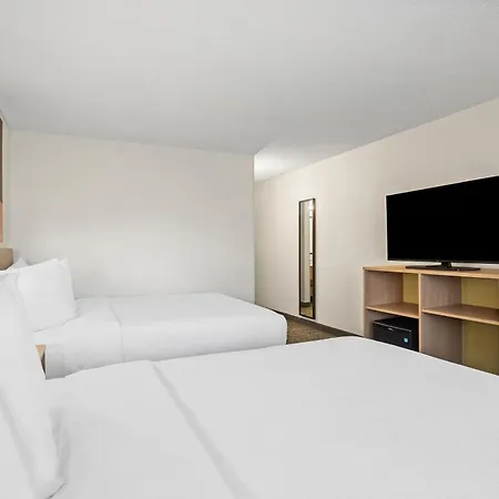 Spark By Hilton Bettendorf Quad Cities-3