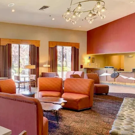 The Lodge At Roseburg-2