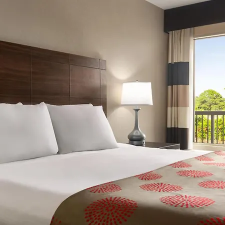 Ramada By Wyndham Sarasota Waterfront-3