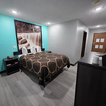 Super 8 By Wyndham Emporia-2