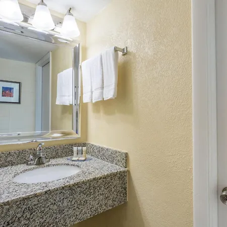 Howard Johnson By Wyndham Virginia Beach At The Beach-2