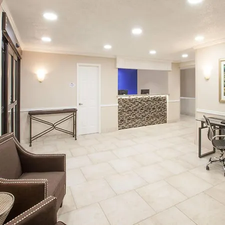 Baymont By Wyndham Texarkana-2