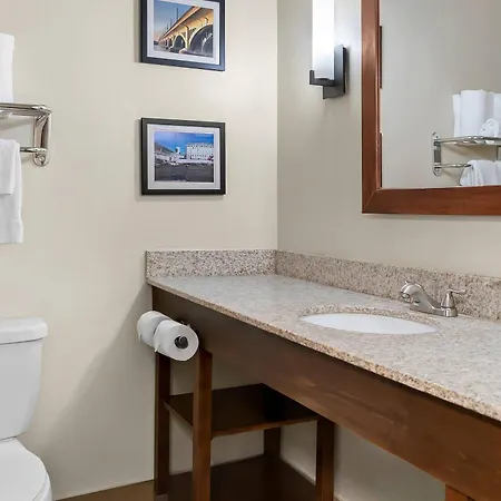 Comfort Inn & Suites Taylor - Detroit-2
