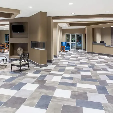 Baymont By Wyndham Grand Forks-2