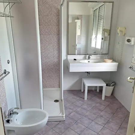 Hotel Baya - in centro, sul mare-2