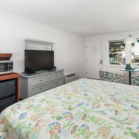 The Ocracoke Harbor Inn-2