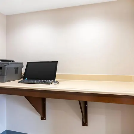 Comfort Inn Manchester Airport-3