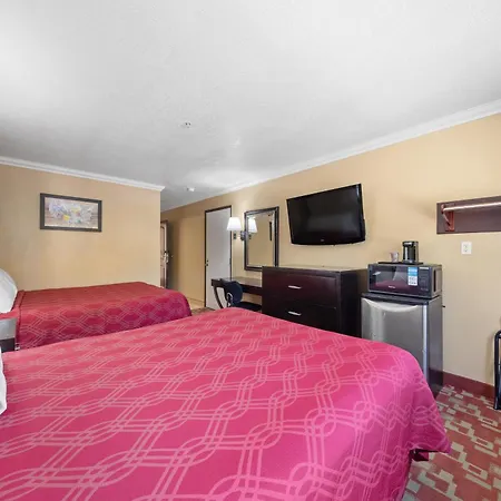 Econo Lodge Inn & Suites Fallbrook Downtown-3