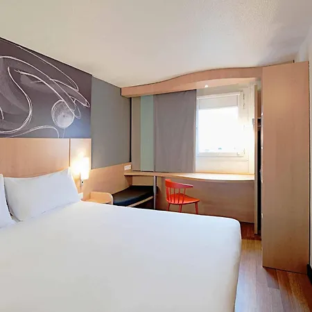 Ibis Orly Chevilly Tram 7-2