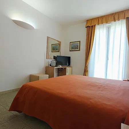Hotel Villa Smeraldo-2